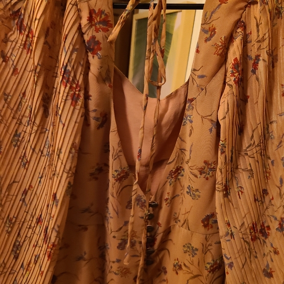 Urban Outfitters Puff sleeve floral open ba… - Picture 8 of 15